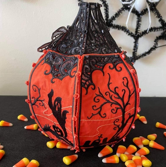 Homemade GLOWING Haunted House embroided pumpkin - Picture 2 of 8